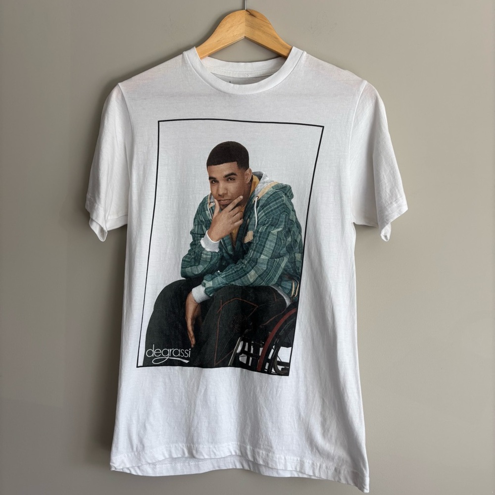 Degrassi White Graphic T-Shirt featuring Drake Size Small
